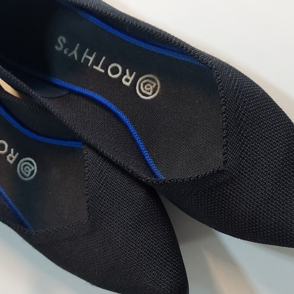 Black Rothy Point Flat (9) with box